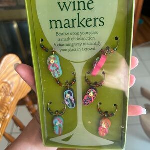 Boston Warehouse Vibrant Wine sandal Set